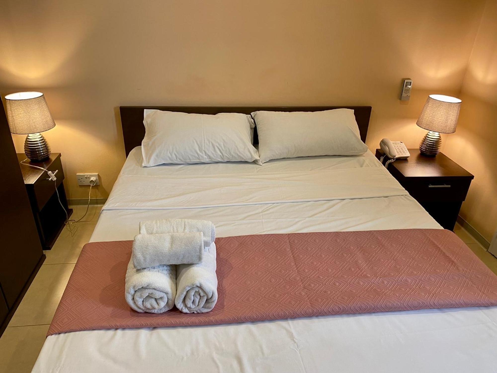 Malta Paradise Central Accomodation Hotel Saint Julian's Eksteriør billede
