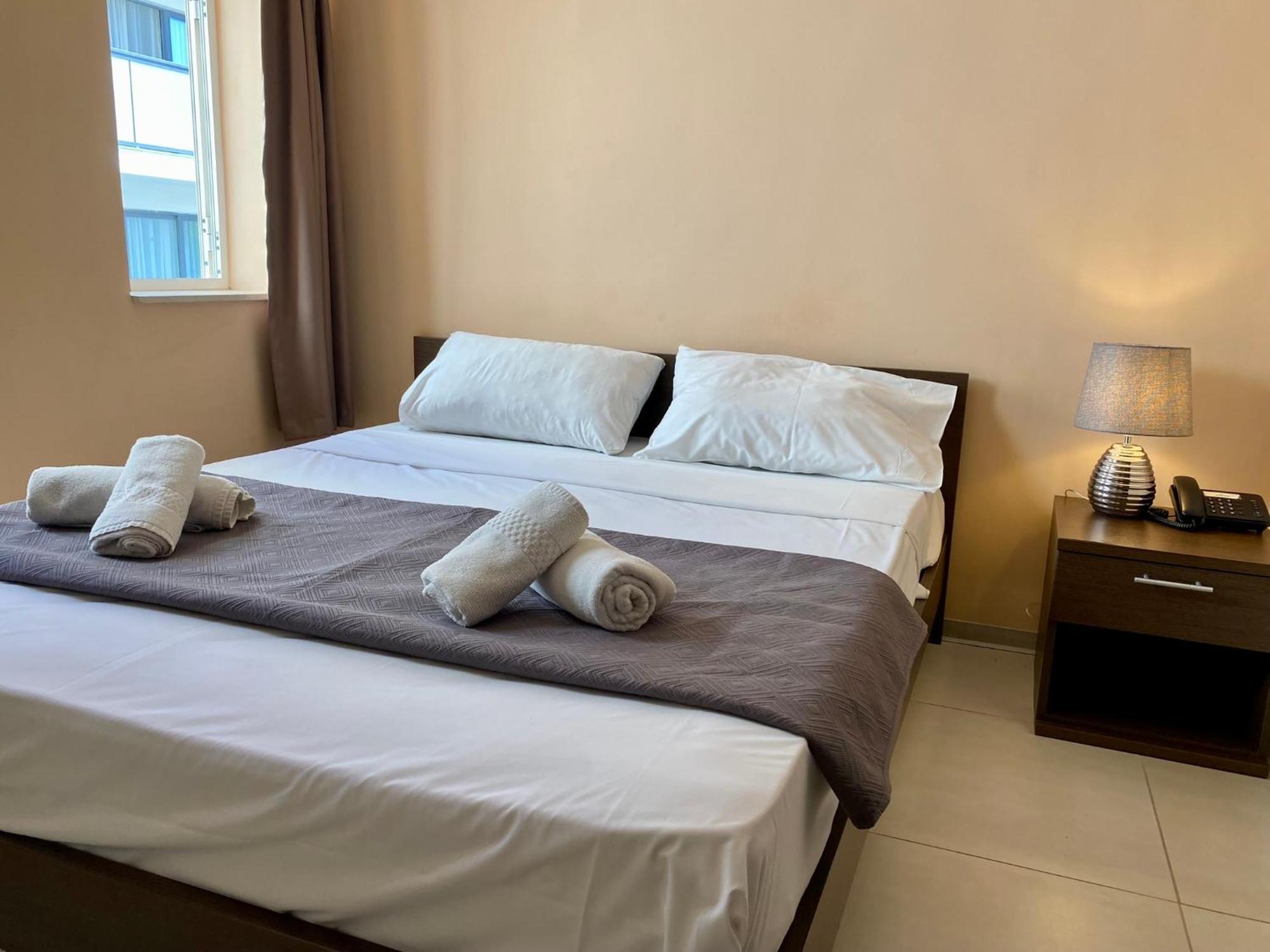 Malta Paradise Central Accomodation Hotel Saint Julian's Eksteriør billede
